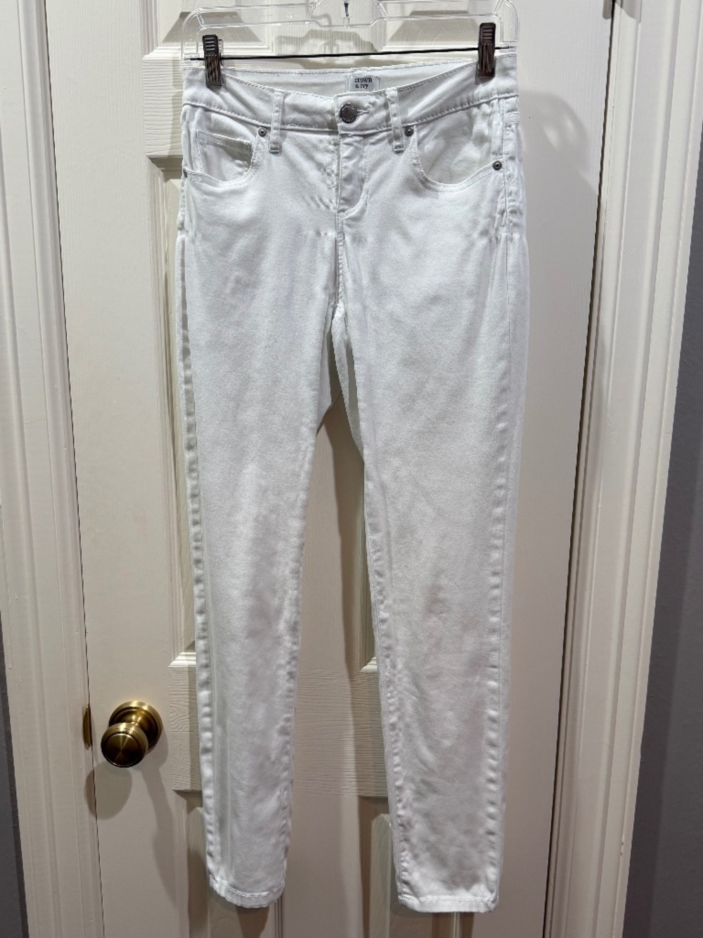 Crown & Ivy white skinny leg full length pants—Size 2